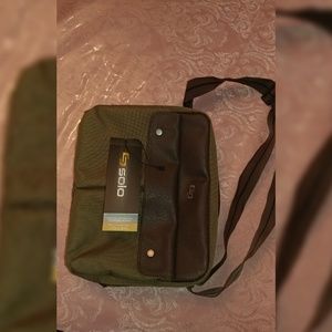 Solo & STM Tablet/IPad Bag-Green & Red